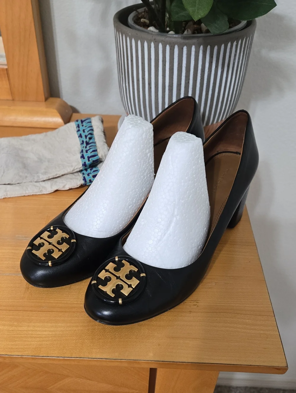 Tory Burch Black Leather Pumps with Gold Logo Medallion